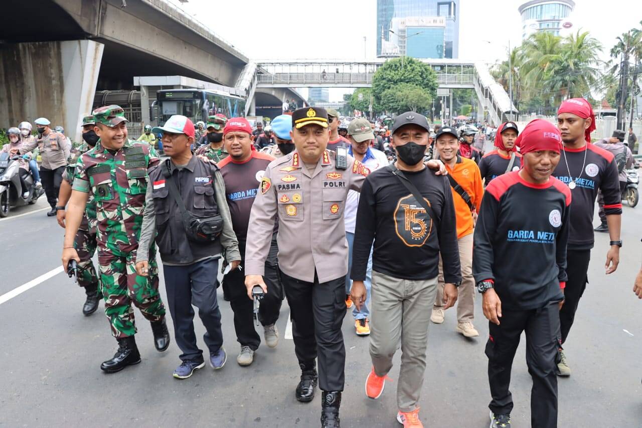 Kapolres Metro Jakbar dan Dandim 0503 Kawal Aksi Buruh Long March ke Gedung DPR/MPR RI