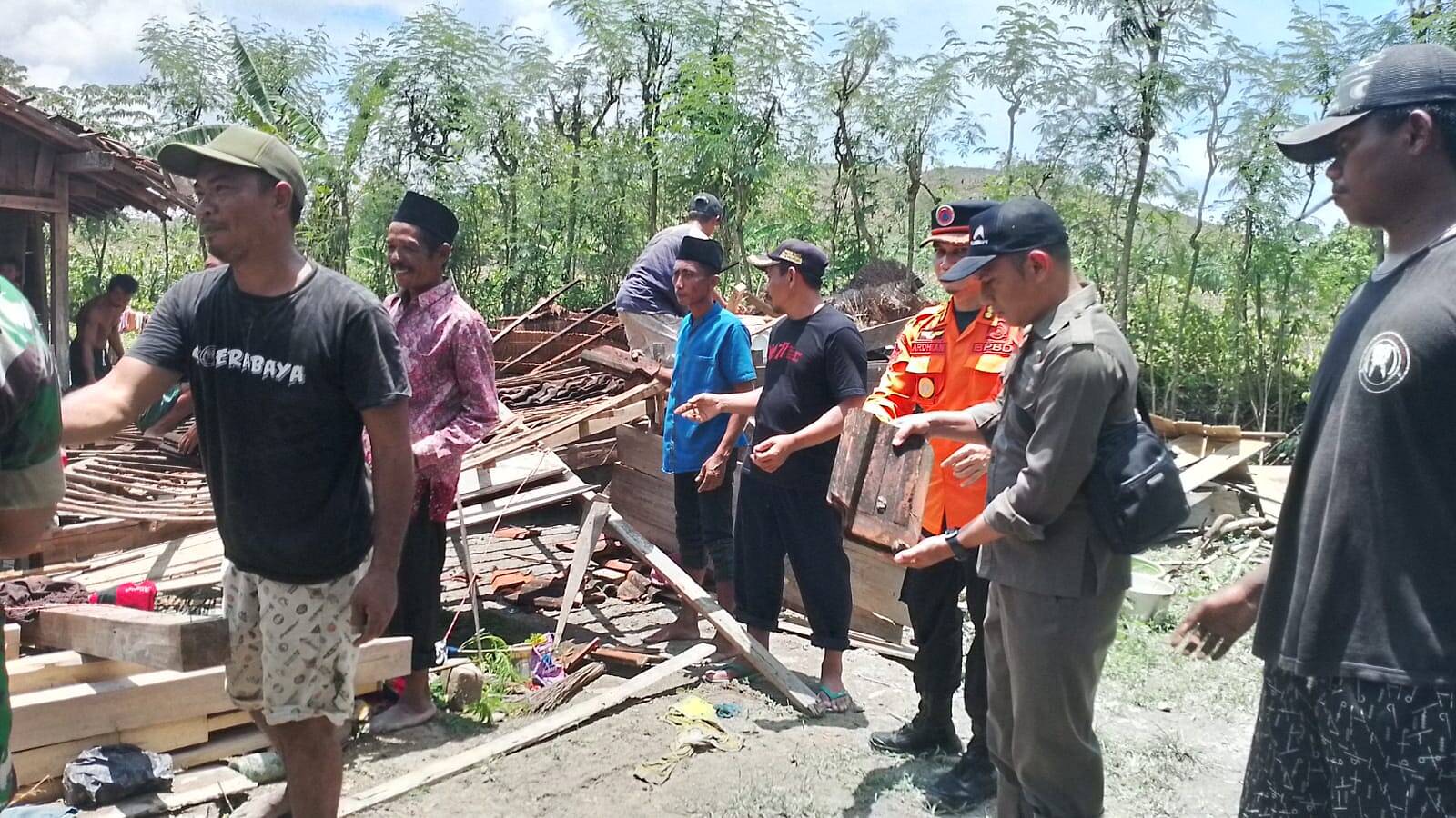 BPBD Bojonegoro ‘Gercep’ Salurkan Bantuan ke Warga Terdampak Bencana di Napis