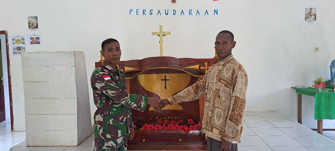 Momen Yang Ditunggu Warga Di Papua, Ternyata Satgas Pamtas Yonif 711/Rks Berikan Ini