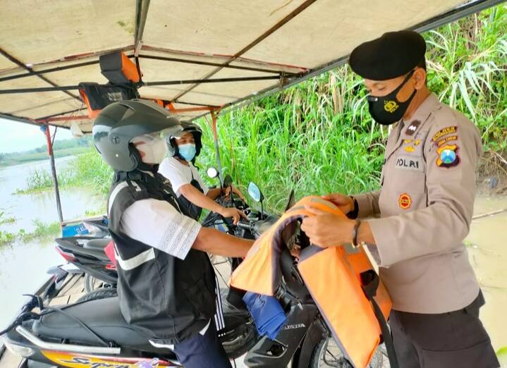 Polisi di Bojonegoro Berikan Imbauan Patuhi Prosedur Keselamatan