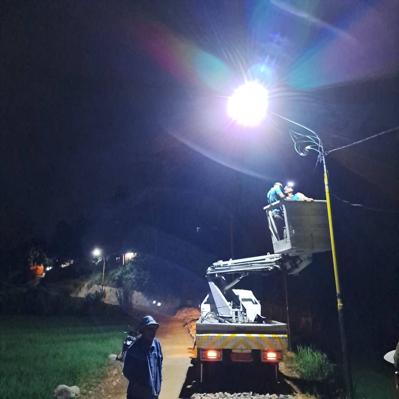 Jalan Terang !!! Tim LPJU Dinas Perkim Pemko Padang Sidempuan Terus Bergerak