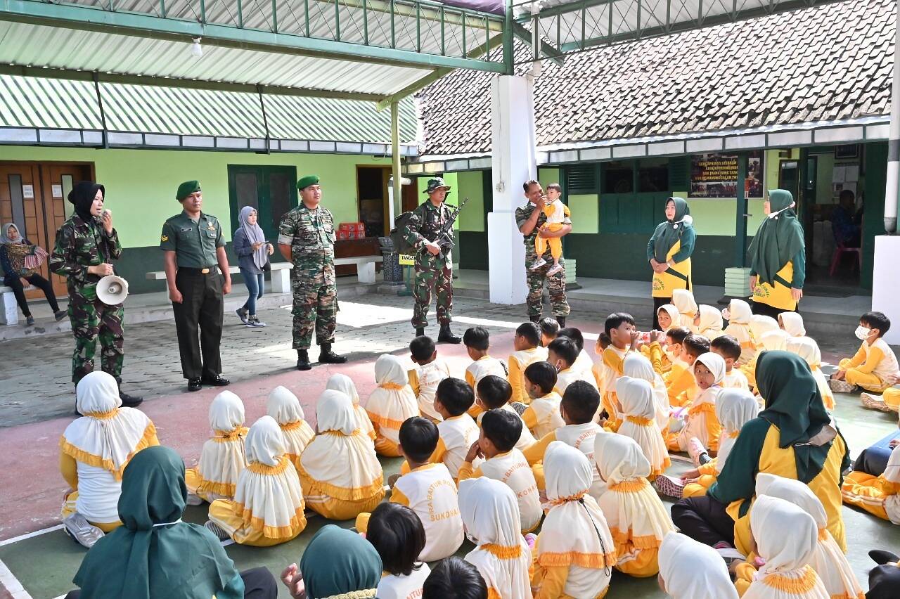 RA Baitur Rohmah, Kelurahan Joho Outing class di Makodim 0726/Sukoharjo