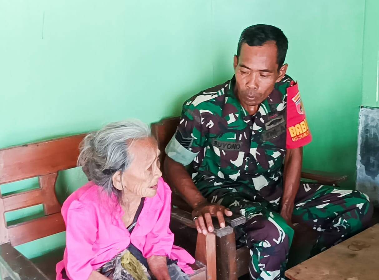 Jalankan Program Babinsa Masuk Dapur, Koramil Dander Bojonegoro Perbaiki Rumah Jomi