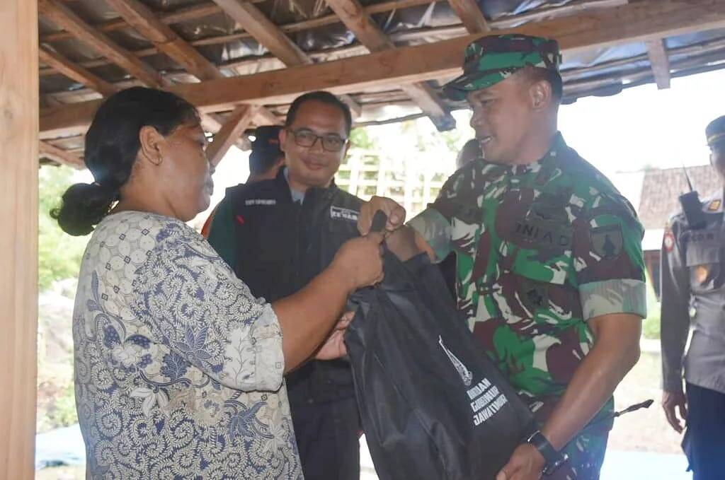 Bersama Kabakorwil Madiun, Danrem 081/DSJ Tinjau Lokasi Bencal di Madiun