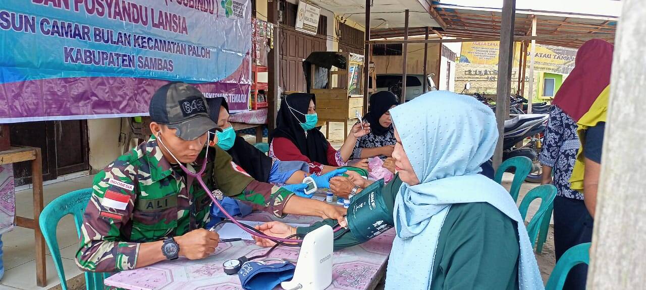 Kerja Sama Satgas Pamtas Yonif 645/Gardatama Yudha dengan Puskesmas Gelar Posyandu Lansia Di Perbatasan