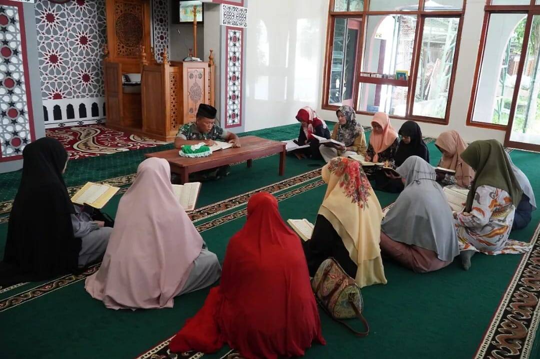 Cara Ketua Persit KCK Koorcab Rem 081 Tingkatkan Iman Dan Taqwa Anggotanya