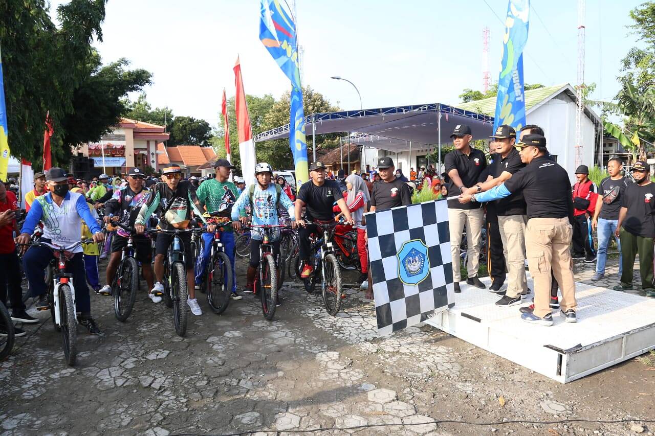 Sosialisasi Gempur Rokok Ilegal, Dandim 0812 dan Forkopimda Lamongan Hadiri Funbike