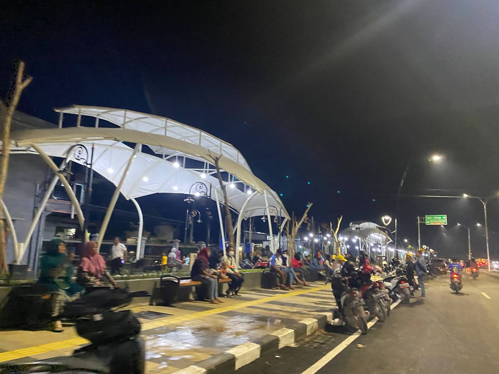 Meriah! Malam Tahun Baru di RTH Jalan MH Thamrin Bojonegoro