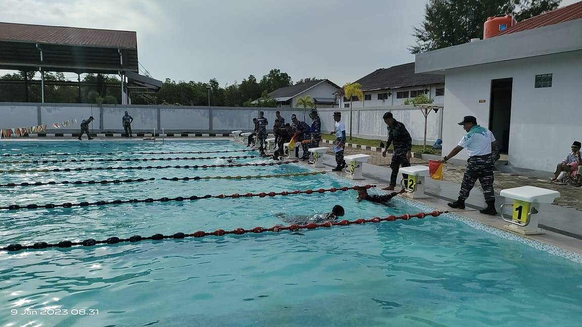 Satrol Lantamal IV Gelar Lomba Renang Estafet
