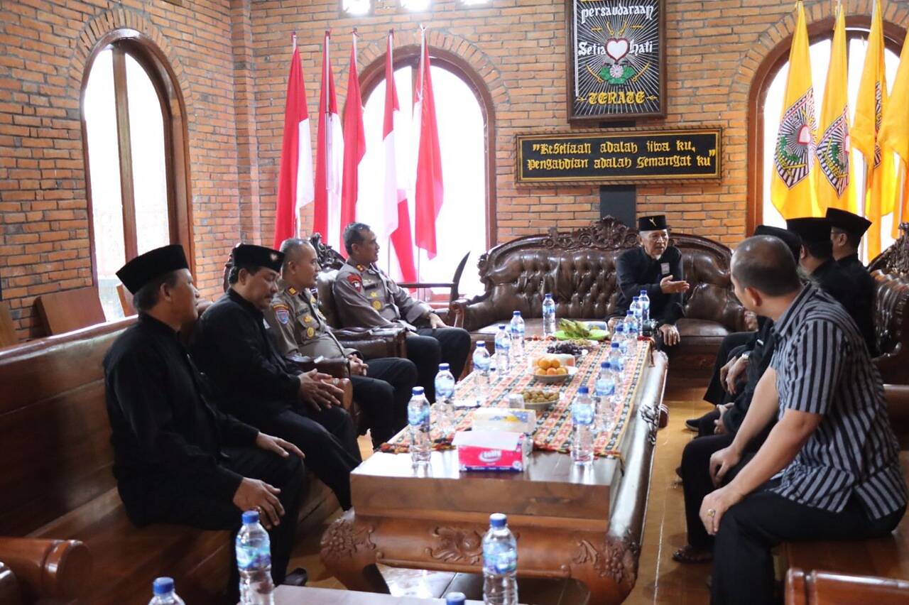 Kapolres Bojonegoro Silaturahmi dengan Pengurus Perguruan Silat