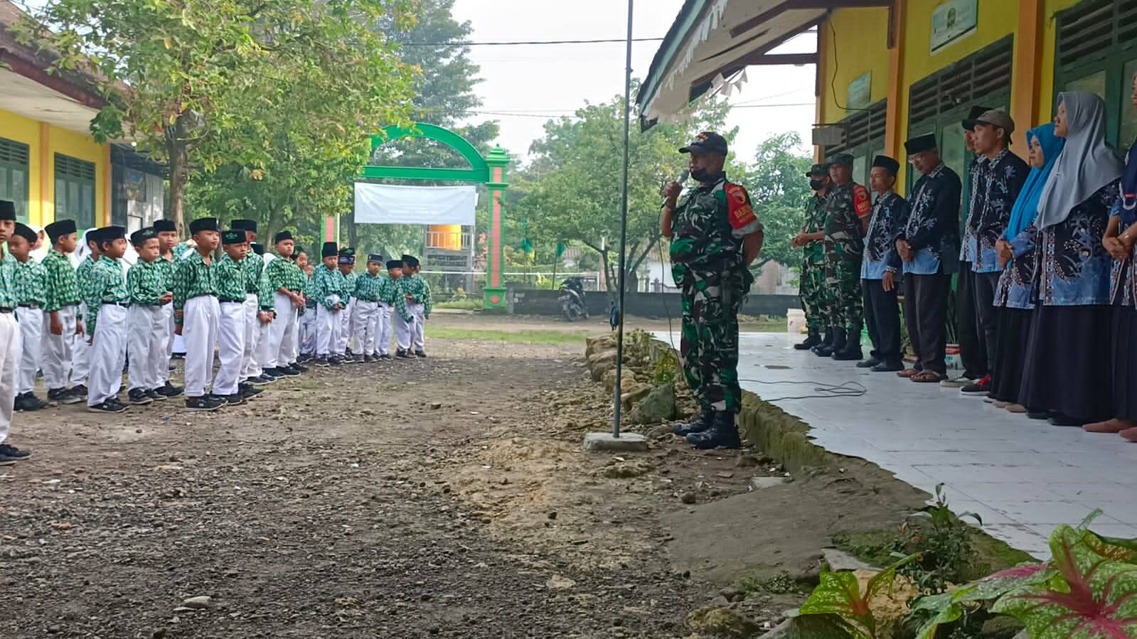 Babinsa Masuk Sekolah, Ajak Siswa Berjiwa Patriot