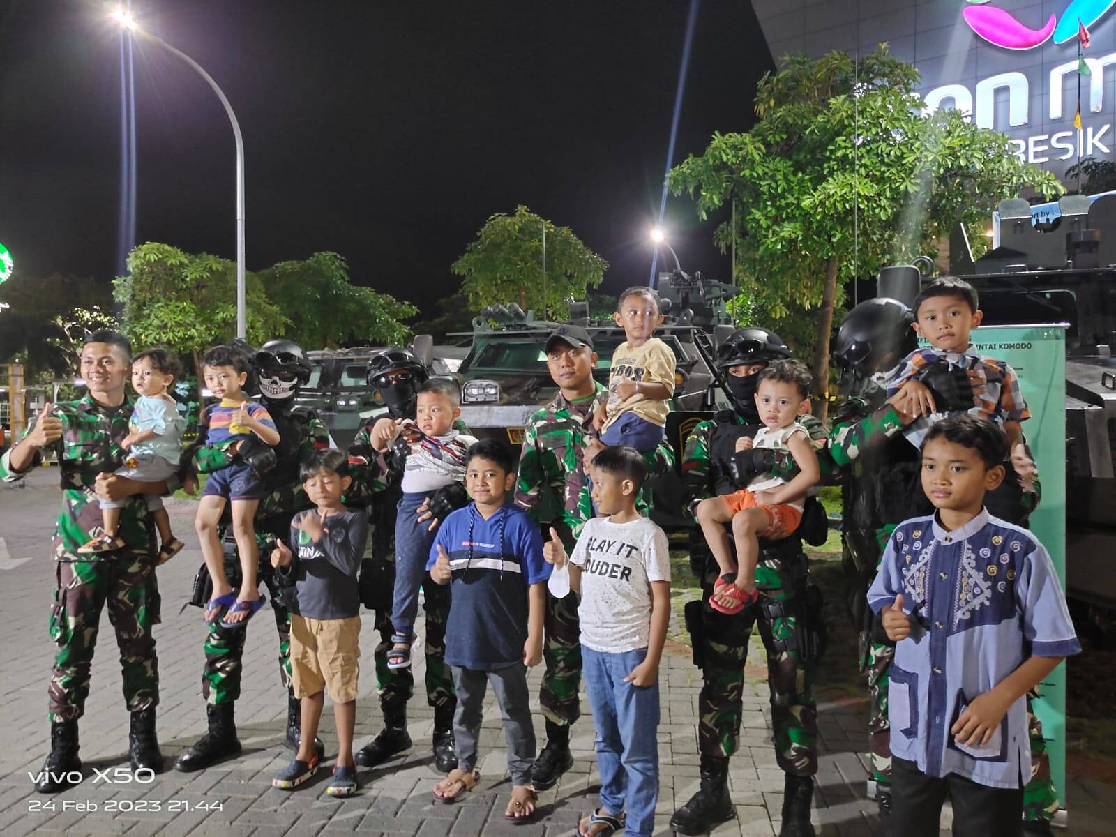 Pengunjung Banjiri Pameran Alutsista Icon Mall Gresik