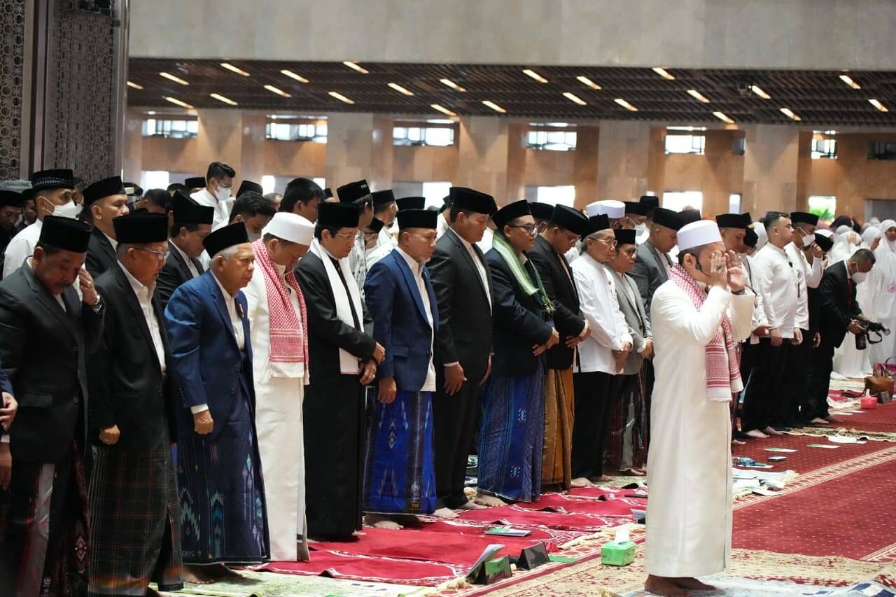 Panglima TNI Sholat Idul Fitri bersama Wapres di Istiqlal