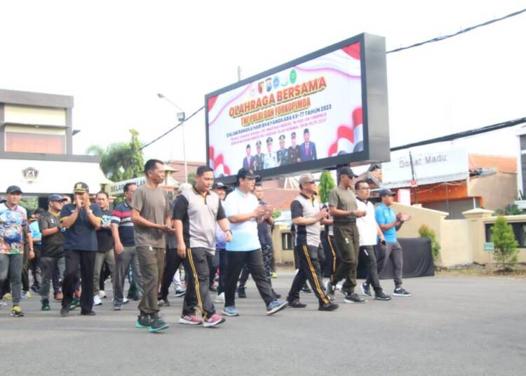Kompak, TNI-POLRI dan Pejabat Pemerintah di Lamongan Berolahraga
