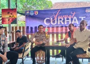 Gelar Jumat Curhat di Sebuah Warkop Desa Ardirejo, Kapolsek Sampaikan Hal ini