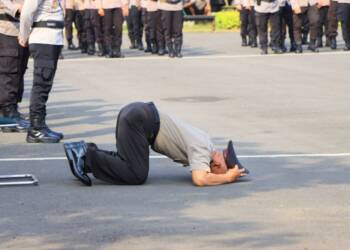 Naik Pangkat, Anggota Polres Tuban Sujud Syukur