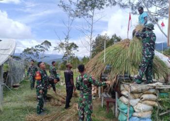 Satgas Yonif Raider 200 Bangun Pos Pelayanan Kesehatan