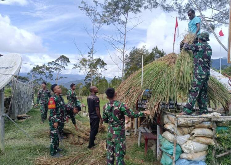 Satgas Yonif Raider 200 Bangun Pos Pelayanan Kesehatan