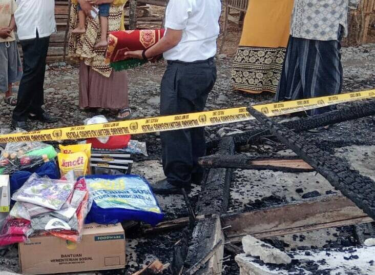 Wabup Pijay Serahkan Bantuan Masa Panik Korban Kebakaran