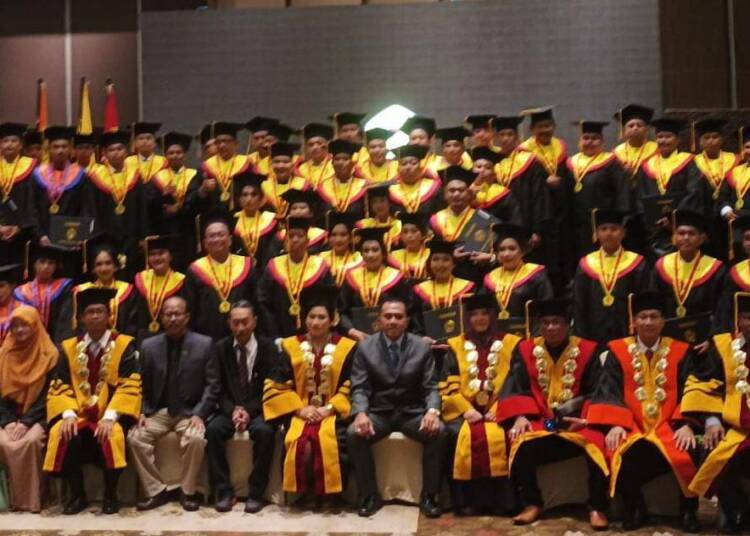 UTI  Bali Mewisuda 105 Sarjana Siap Kerja.