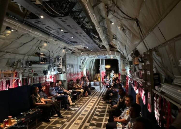 Jajal Pesawat C-130J Super Hercules, Menhan Prabowo Joy Flight Bareng Rekan Media