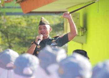 Dandim 0812/Lamongan Pimpin Upacara Bendera di SMAN 1 Mantup