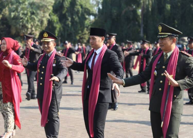 Mas Lindra Menari Langen Tayub Khas Tuban Warnai HUT ke-77 Bhayangkara