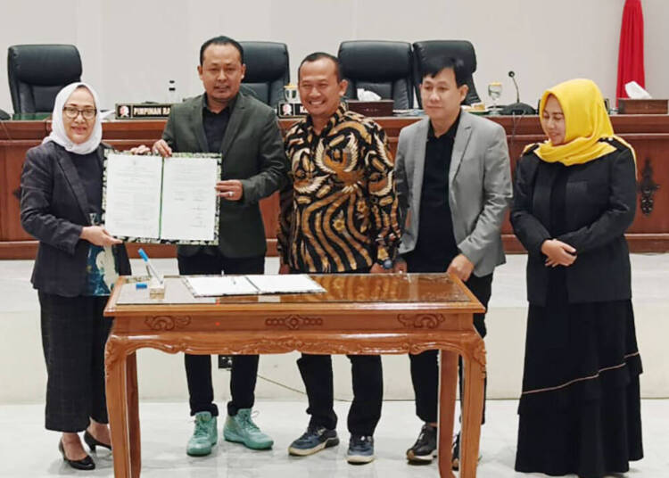 Hadiri Rapat Paripurna DPRD, Bupati Bojonegoro Beberkan Pertumbuhan Ekonomi yang Lebih Baik.