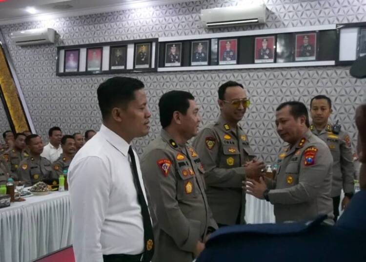 Kunjungi Polres Bojonegoro, Kapolda Jatim Beri Penghargaan.
