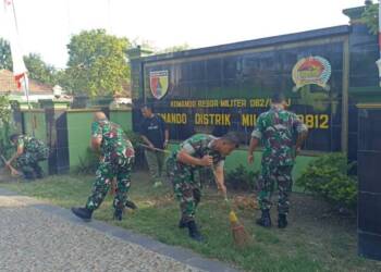 Jumat Bersih, Kodim 0812 Lamongan Gelar Kerja Bakti Bersihkan Pangkalan Utama.