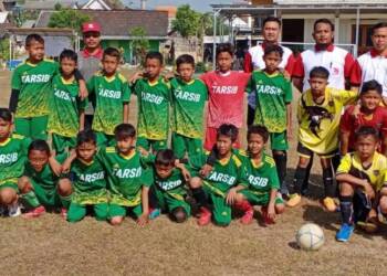 Semarak Agustusan, MI Kauman Juarai Sepak Bola Mini Baureno lewat Drama Adu Pinalti