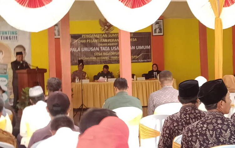 Pelantikan Perades di 5 Desa, Camat Widang: Tunjukkan Kinerja Baik.