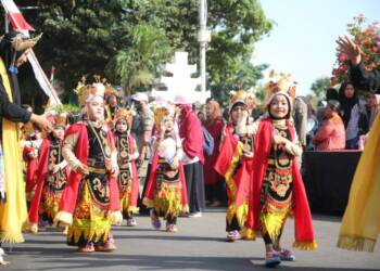 Ratusan Anak PAUD di Tuban Meriahkan Karnaval HUT ke-78 RI.