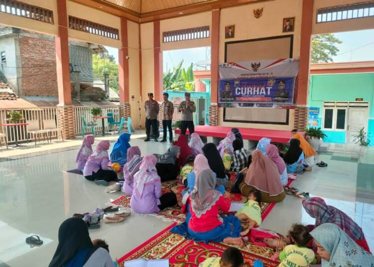 Kapolsek Maduran Bersilaturahmi dengan Tokoh Perempuan di Balai Desa Parengan.