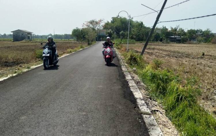 Warga Senang Jalan Margoagung Beraspal, Pemdes Apresiasi Rekanan Lakukan Perawatan