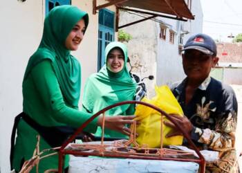 Jumat Berkah, Persit Kodim Bojonegoro berbagi Sembako.