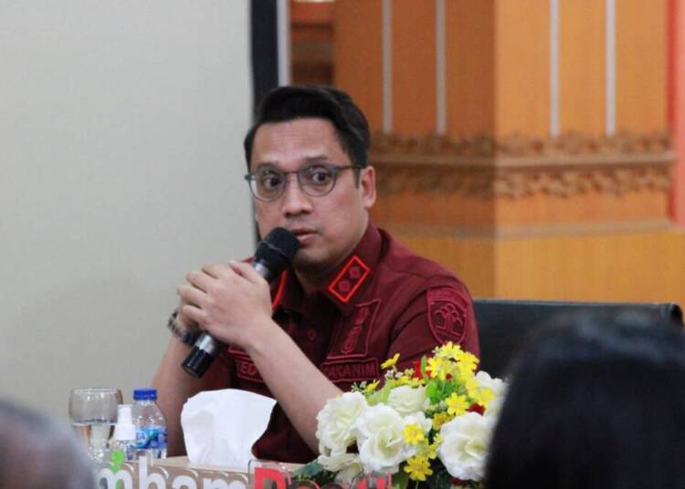 Imigrasi Denpasar Telusuri WNA Meditasi Tanpa Busana di Depan Pelinggih di Bali