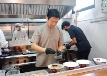 Roji Ramen Masakan Khas Jepang Buka Perdana di Surabaya, Pengunjungnya Membludak