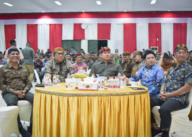 Nobar Pagelaran Wayang Kulit di Baileo Slamet Riyadi.