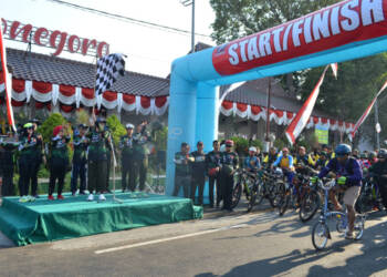 Puncak HUT Ke-78 TNI, Ribuan Warga Ikuti Fun Bike dan Aerobik Kodim 0813 Bojonegoro