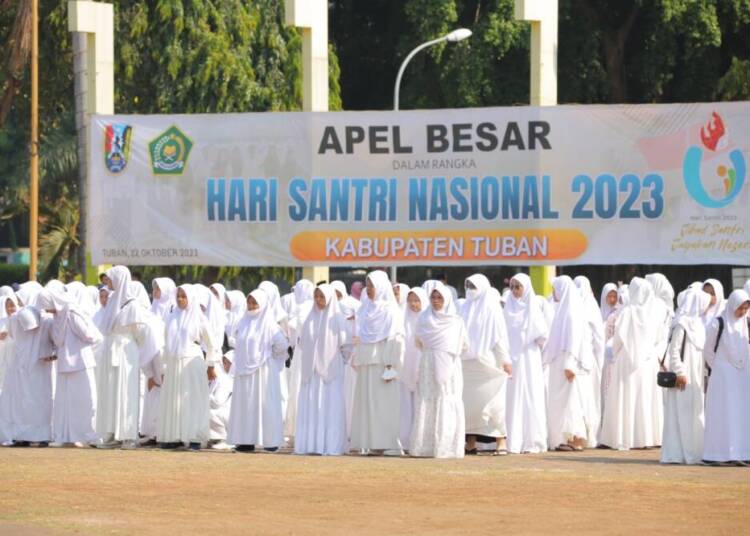 Ribuan Santri Padati Alun-alun Tuban, Mas Lindra Serukan Jihad Intelektual.