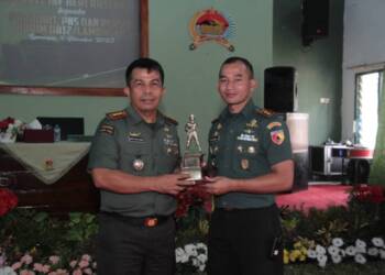 Berprestasi, KBT Kodim 0812 Lamongan Terima Penghargaan dari Danrem 082/CPYJ.