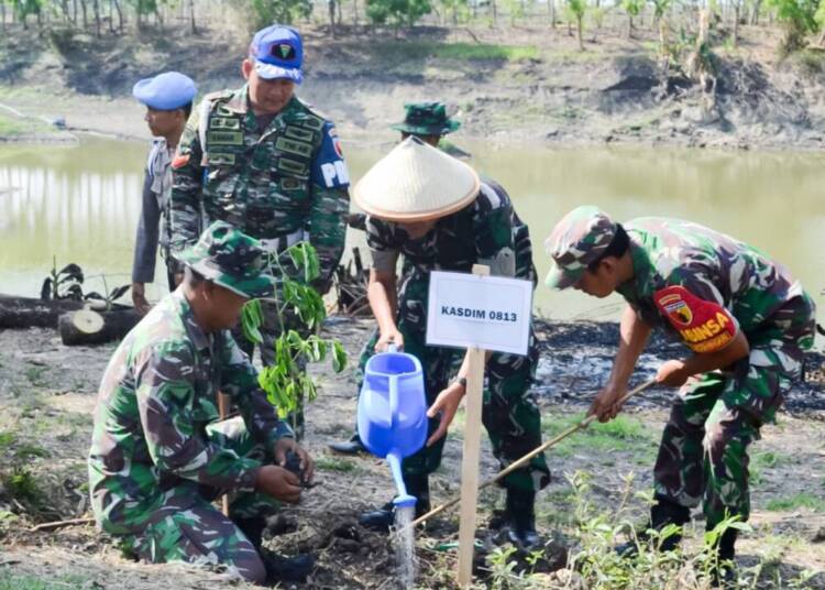 Kodim Bojonegoro Tanam Ribuan Pohon Penghijauan.