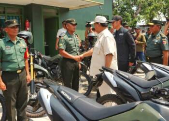 Kunker ke Tuban, Menhan Serahkan Bantuan Motor kepada TNI-POLRI.