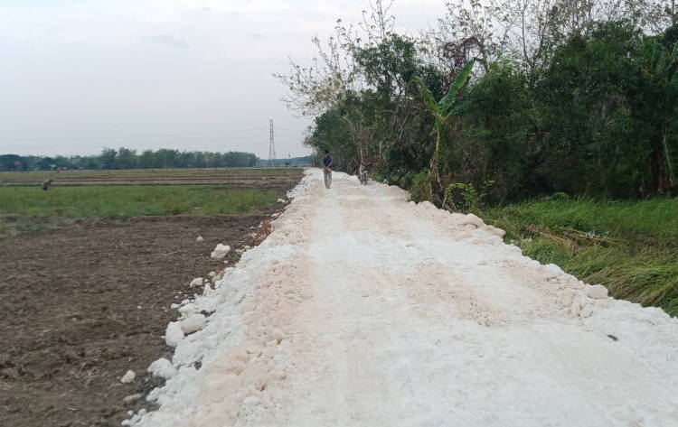 Pembangunan Jalan Dusun di Bogangin Menuai Kritik