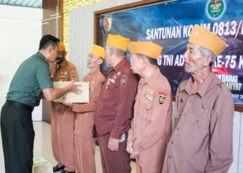 Kodim Bojonegoro Santuni Yatim, Warakawuri dan Veteran.