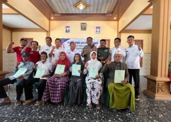 Pemdes Temayang Bagikan 1.295 Sertifikat Program PTSL