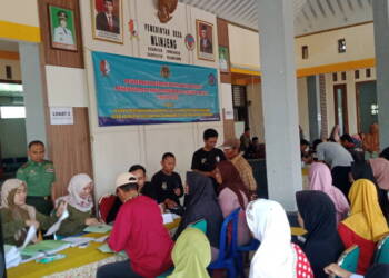 Warga Mlinjeng Sumringah, Berdatangan ke Balai Desa.