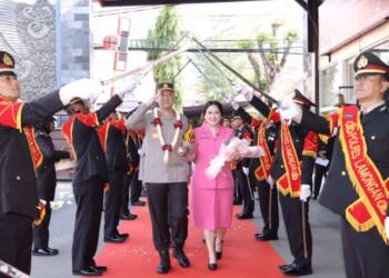 Kapolres Lamongan Berganti, Disambut Pedang Pora.