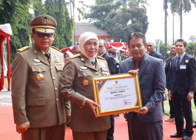 Bupati Tuban Raih Penghargaan Pembina K3 se-Jatim.
